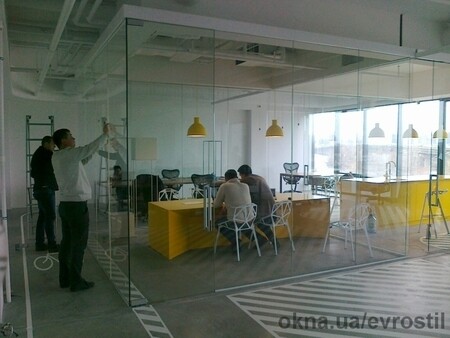 Офисные перегородки из  стекла 12мм.Объект Silver Breeze